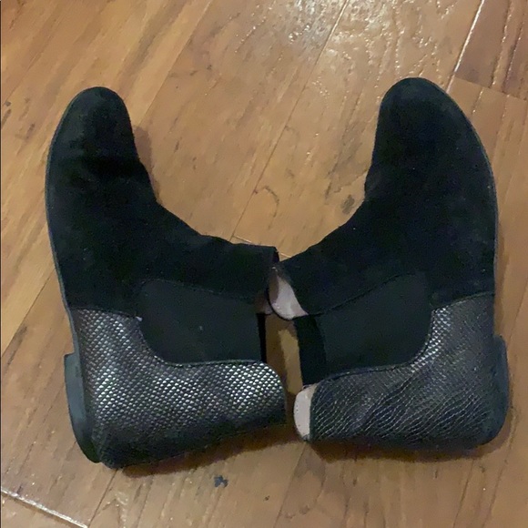 Black booties with snakey leather back size 8.5/9 - Picture 3 of 5